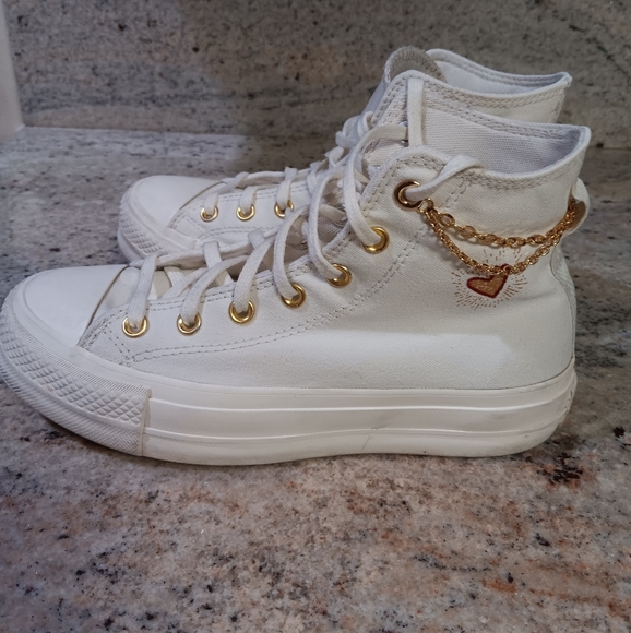 Converse Wmns Chuck Taylor All Star High 'Valentine's Day 2023' A04453C - Picture 3 of 8